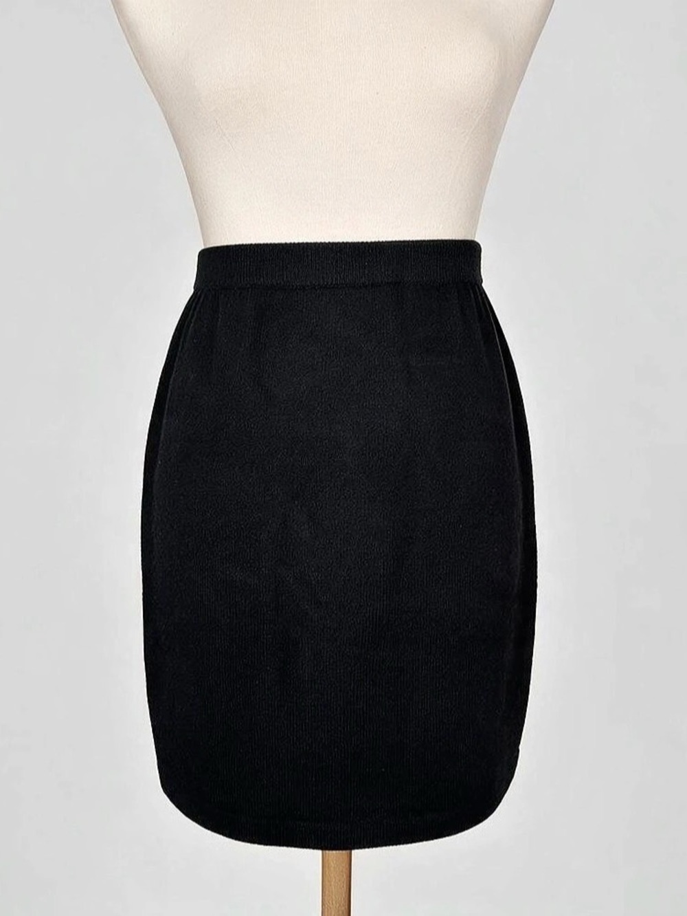 VTG - St. John Collection by Marie Gray - Black Santana Knit Skirt -Size 8
